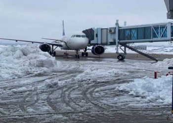 Air traffic resumes, highway reopens after snowfall in Kashmir