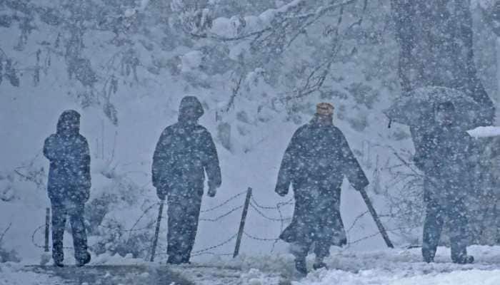 Snowfall in Gulmarg, Pahalgam; light rains lash other parts of Kashmir