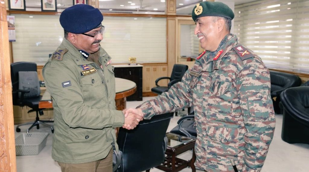 GOC 16 Corps calls on DGP J&K; Discusses security scenario in Jammu Region 