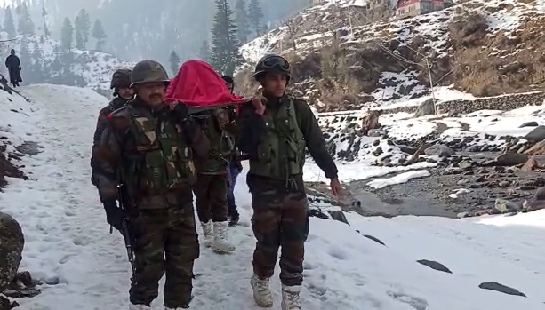 Indian Army Soldiers Evacuate Pregnant Lady In North Kashmir’s Boniyar Near LoC