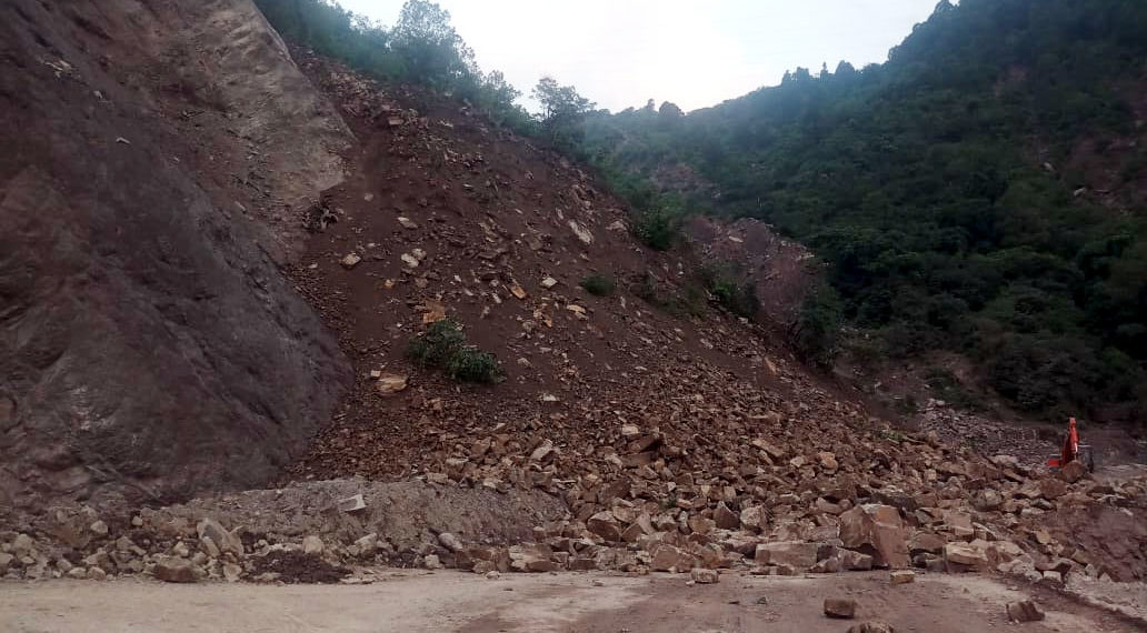 Jammu-Srinagar Highway Remains Shut Since Morning