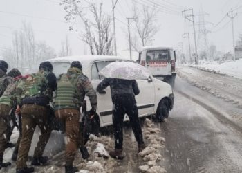 In view of snowfall, Police establishes helpline numbers for emergencies 
