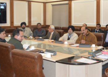 Dulloo assesses availability of petroleum derived spray oils in J&K