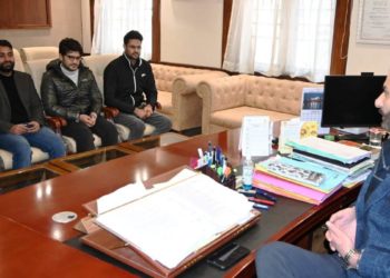 DC Anantnag felicitates JKCCS qualifiers 