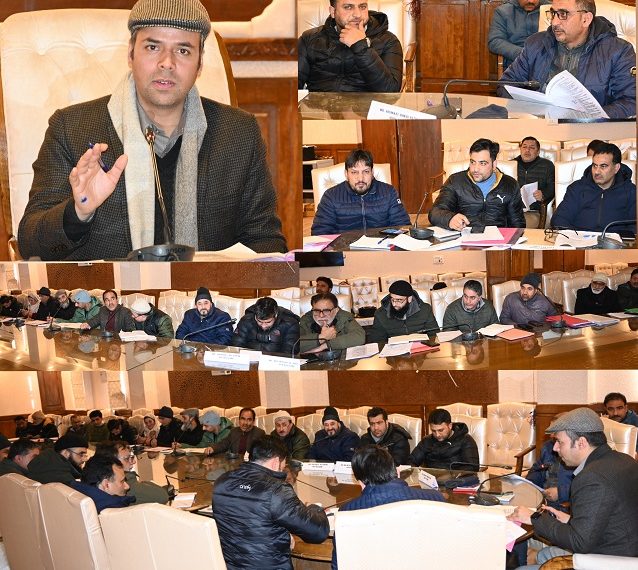 DC Kulgam reviews implementation of ABDP in D. K. Marg, Manzgam Blocks