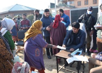 DC Pulwama holds open air Public Grievance Redressal camp within office premises 