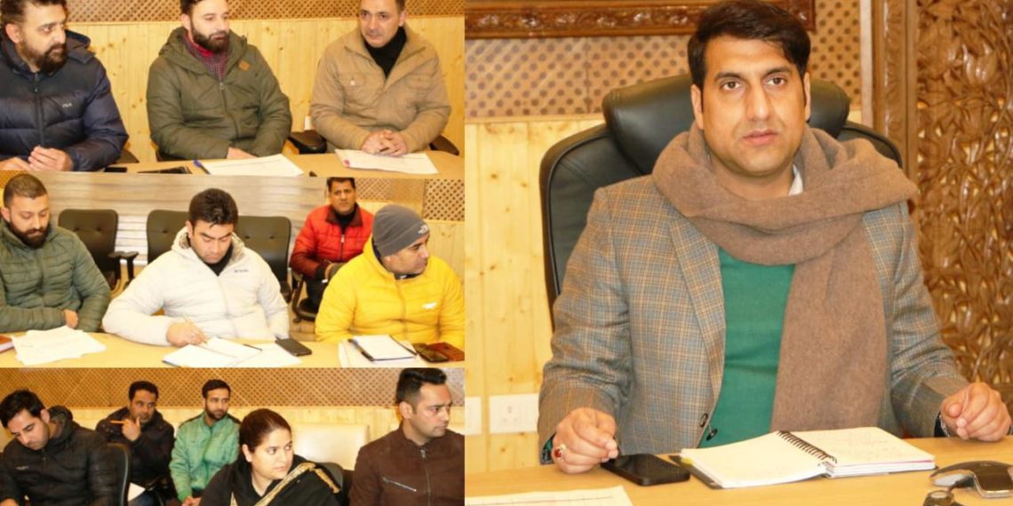 DC Srinagar chairs meeting of Revenue Officers 