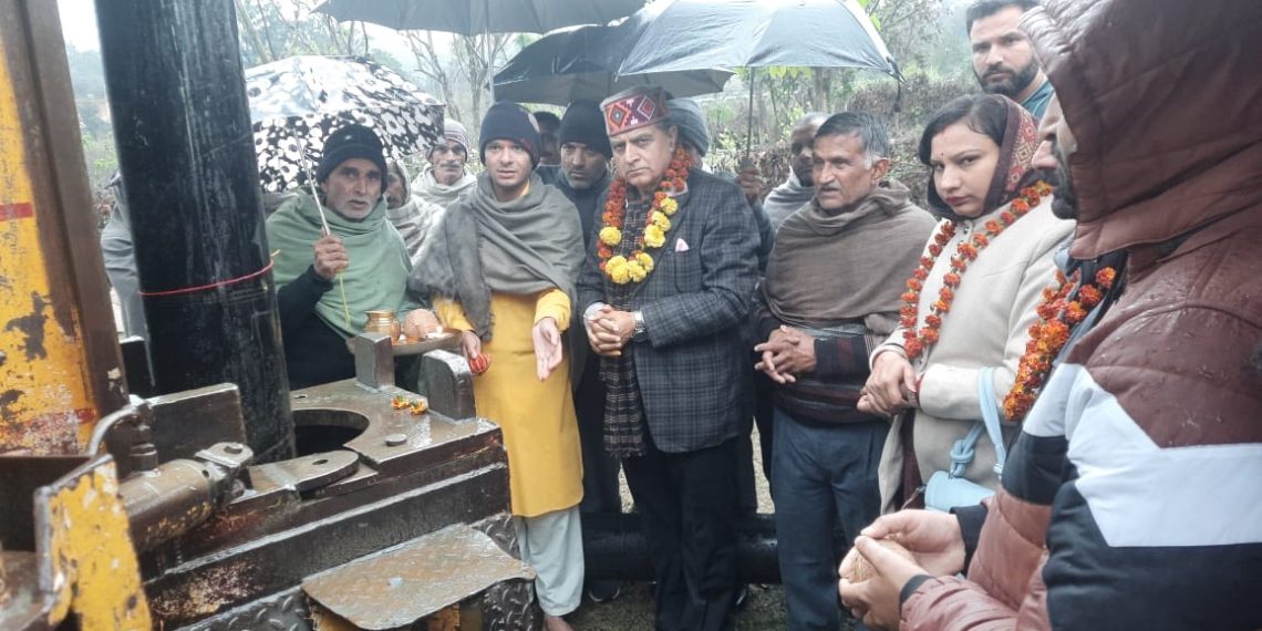 DDC Chairman inaugurates Tubewell under JJM scheme in Tridwan panchayat 