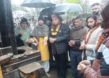 DDC Chairman inaugurates Tubewell under JJM scheme in Tridwan panchayat 