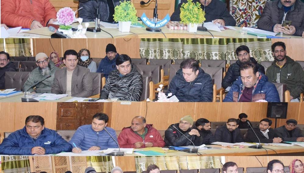 DDC Pulwama chairs DLRC meeting