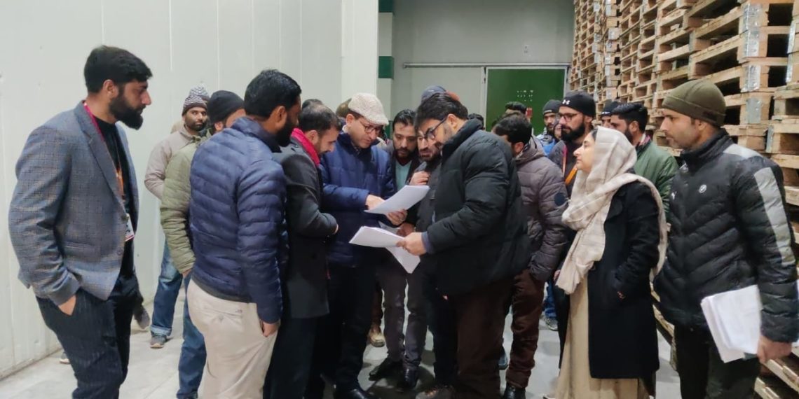 JIT headed by Director Horticulture Kashmir inspects CA Stores at Lassipora,