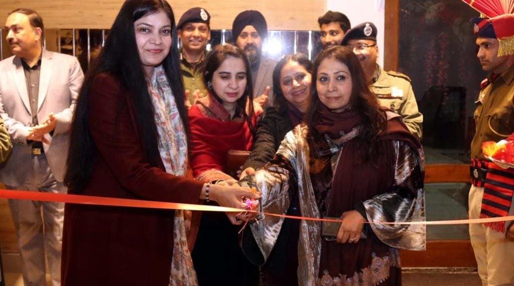 DGP J&K inaugurates V-Lounge at Gulshan Ground Jammu 