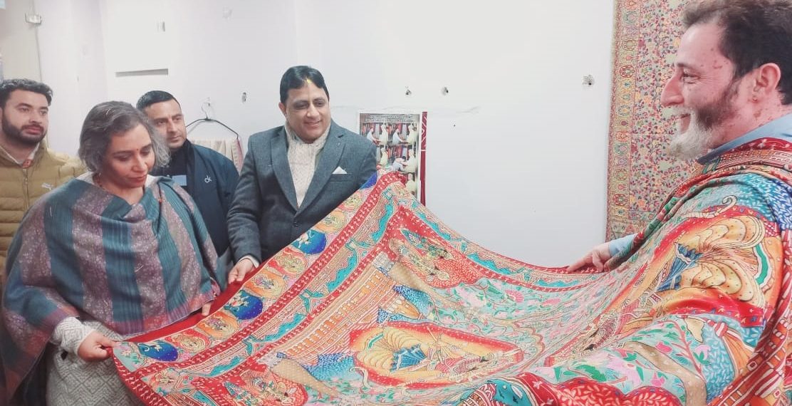 Handicrafts & Handloom Directorate organises 15-day Handloom Expo in Jammu Haat