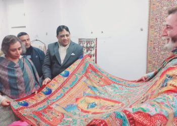 Handicrafts & Handloom Directorate organises 15-day Handloom Expo in Jammu Haat