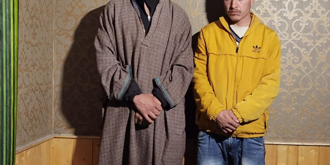 کرناہ میں دو منشیات سمگلر گرفتار، 2 کلو ہیروئن برآمد