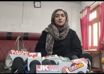 سرحدی ضلع  کپواڑہ کلاروس میں نوعمر لڑکیوں کے لیے بیداری کیمپ کا انعقادکیاگیا۔