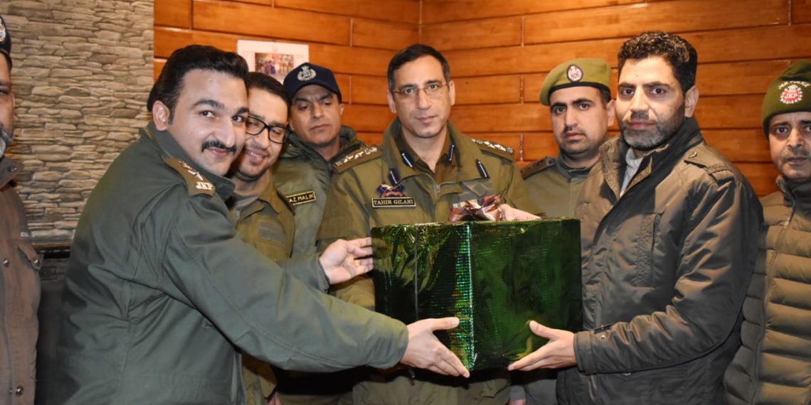 Budgam Police bids warm farewell to outgoing SDPO Magam