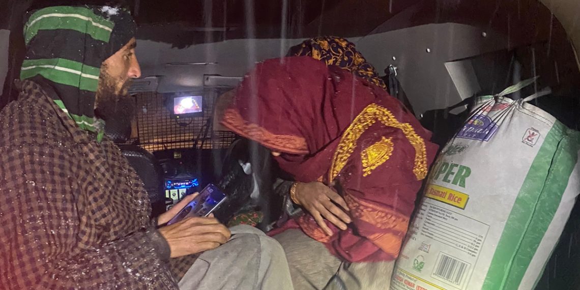 Indian Army Rescues Pregnant Woman amidst heavy snowfall – saves lives