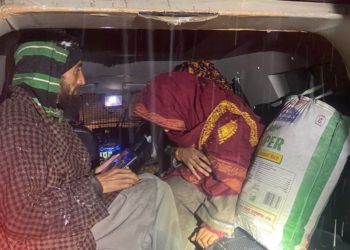 Indian Army Rescues Pregnant Woman amidst heavy snowfall – saves lives