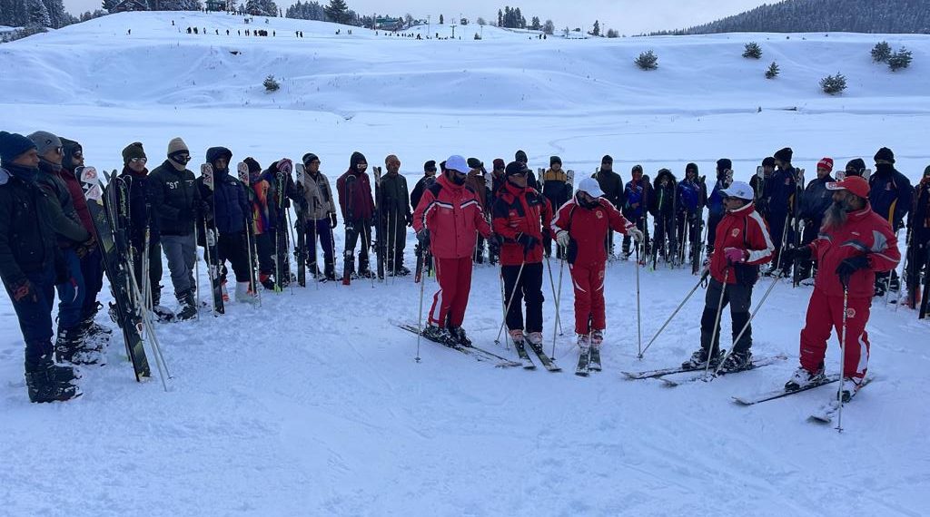 Sports Deptt.’s Skii Training Starts At Gulmarg