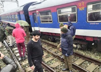 Train derails in Budgam’s Mazhoma, no casualties reported 