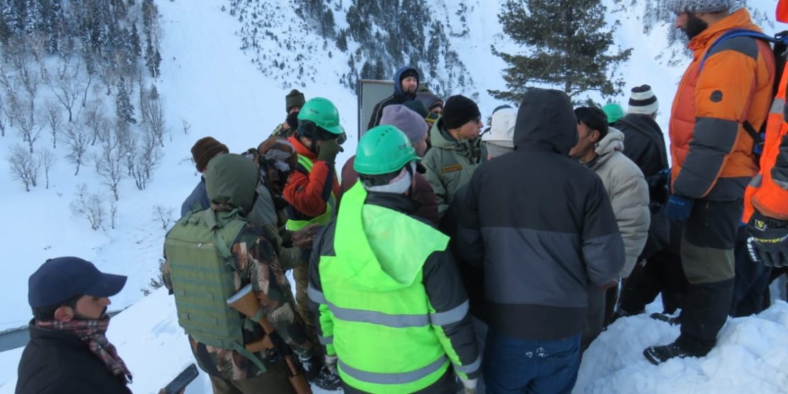 AVALANCHE RESCUE OPERATION BY INDIAN ARMY AT SARBAL, SONAMARG