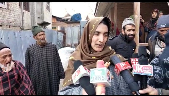 کرناہ کےلئے چاپر سروس شروع 7مریضوں سمیت 55درماندہ مسافر کرناہ سے کپوارہ اور کپوارہ سے کرناہ پہنچے ۔بجلی سپلائی بحال