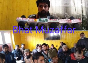 سرحدی ضلع کپواڑہ  کے بلاک کلاروس میں بلاک آفس پر ایک پروگرام رکھا گیا تھا جسمیں Adfپلان ودیگر کاموں کے بارے میں بلاک ڑیلاٸمنٹ آفیسر مشتاق احمد خان نے جاٸزہ لیا