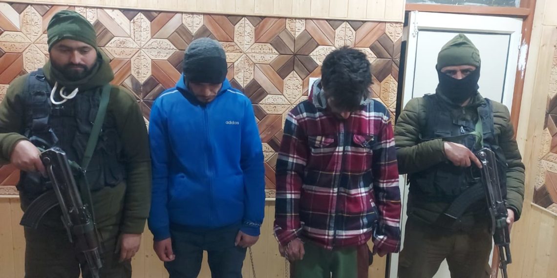 Srinagar Police solved theft case, two notorious thieves arrested, stolen vehicle recovered