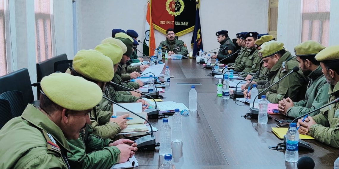 DIG SKR Visits Kulgam, Chairs Crime/Security Review Meeting