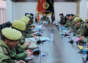 DIG SKR Visits Kulgam, Chairs Crime/Security Review Meeting