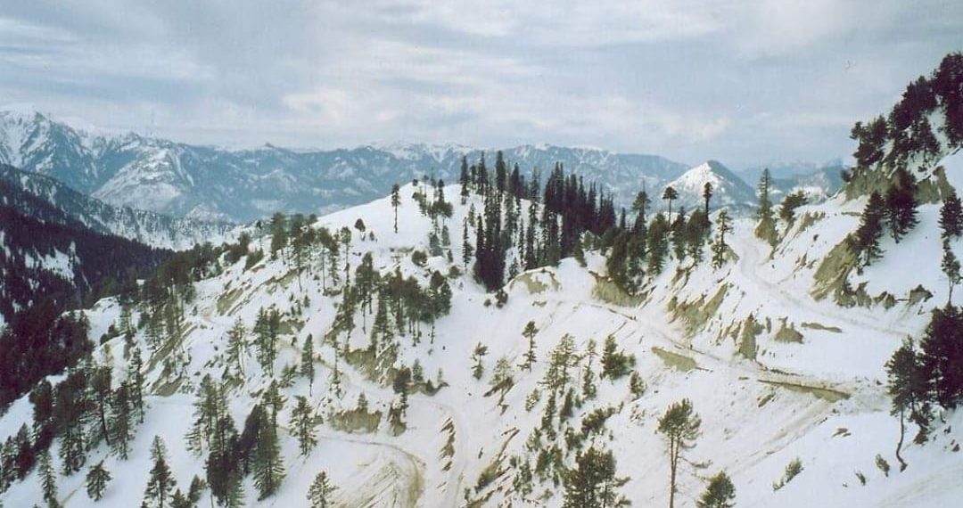 Karnah Kupwara highway remains closed for the fourth consecutive day Bad weather conditions, two dead bodies remain at Kupwara, relatives worried