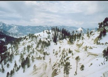Karnah Kupwara highway remains closed for the fourth consecutive day Bad weather conditions, two dead bodies remain at Kupwara, relatives worried