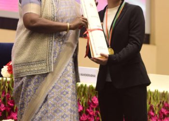 LG Sinha congratulates Hanaya Nisar for Pradhan Mantri Rashtriya Bal Puraskar
