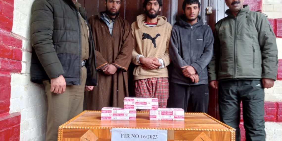 Police busts burglary gang in Pulwama; Stolen property recovered