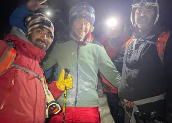 Police rescues lost foreign tourist  from skiing slopes at Gulmarg