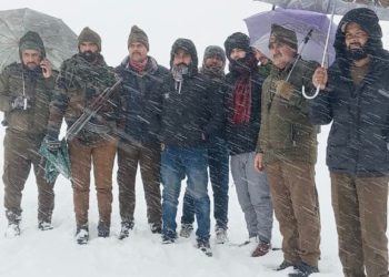 3 UP tourists stranded after snowfall in Natha Top, rescued by Police