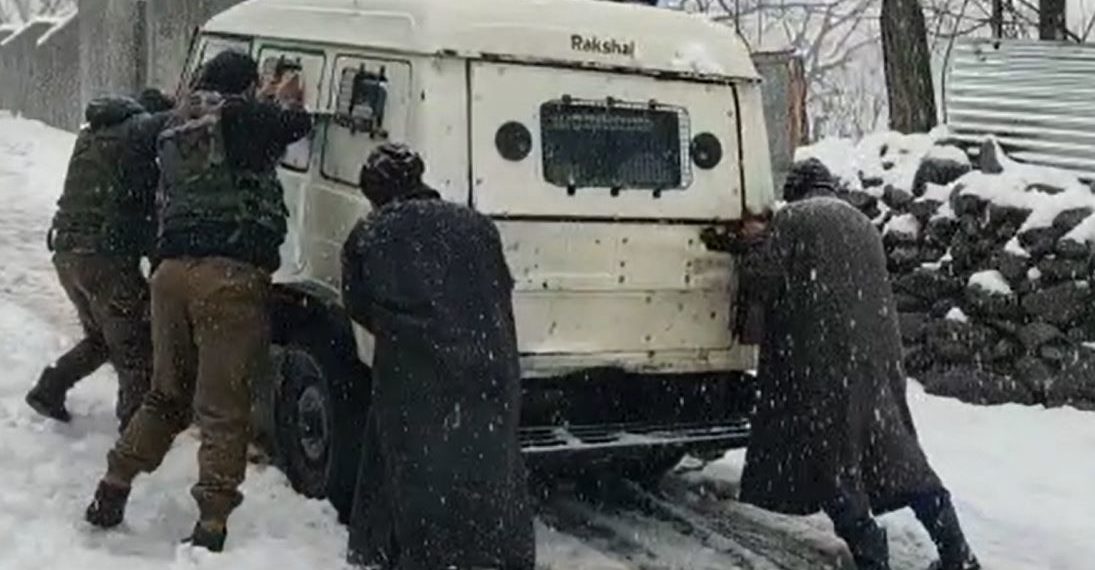Police provides helping hand in Ganderbal
