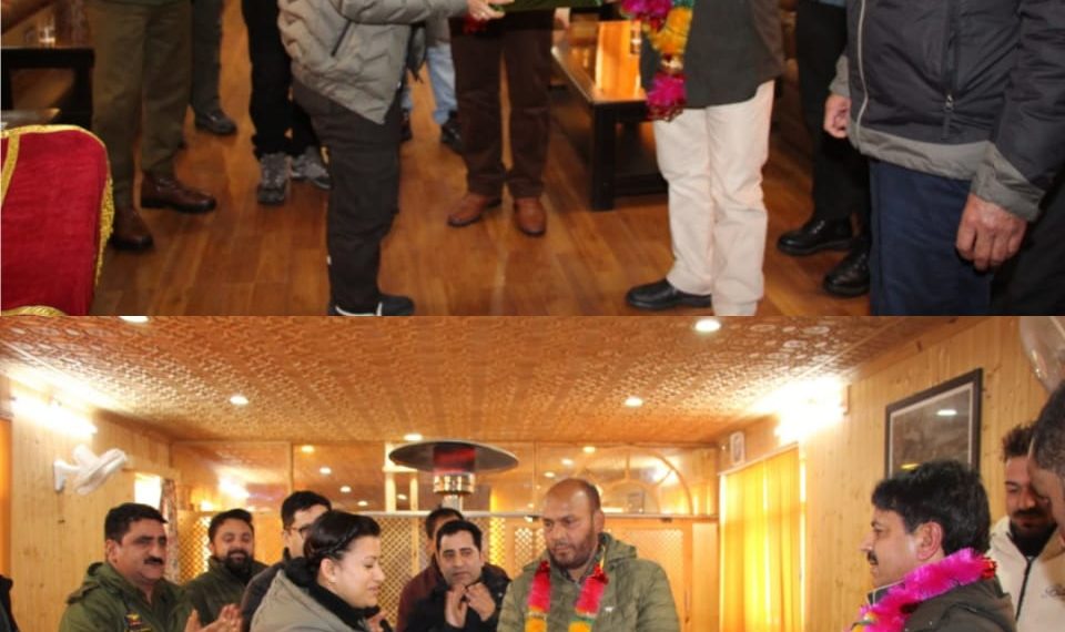 Police accords warm send-off to retiring officers in Shopian