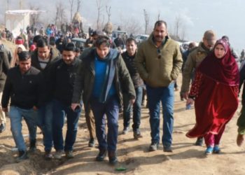 Block Diwas: DC Srinagar hold Public Grievance Redressal Camp at Astanmarg