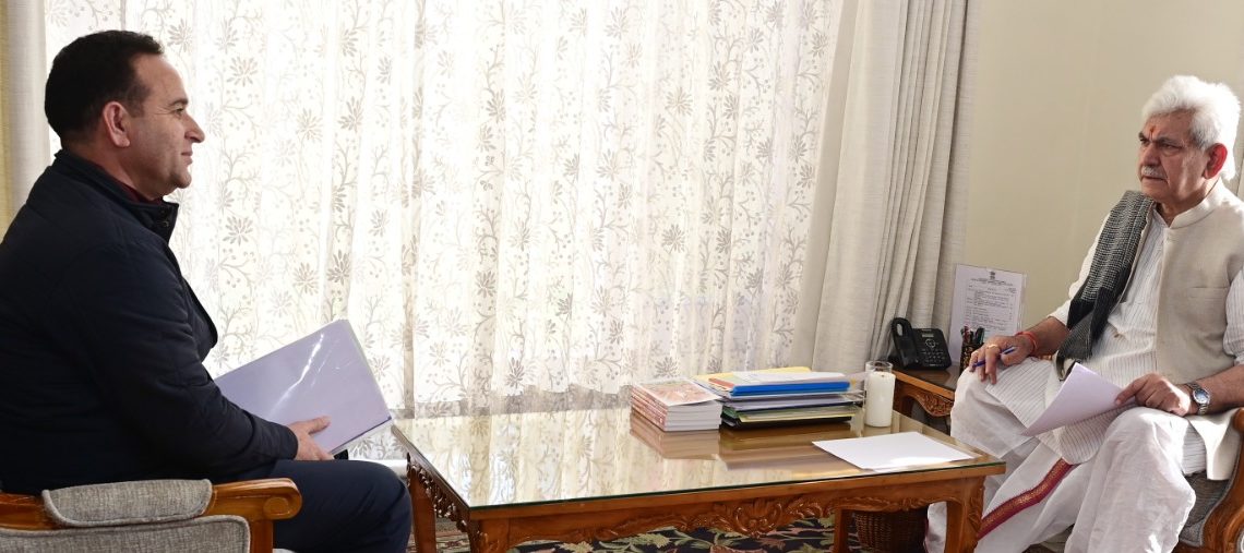 Former Minister; acclaimed Painter call on Lt Governor