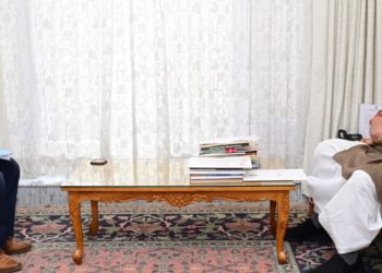 Former Minister, delegation of J&K Ex-Services League call on Lt Governor 