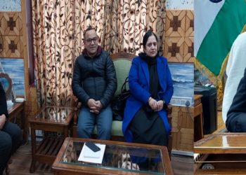Principal GMC Handwara calls on DC Kupwara 