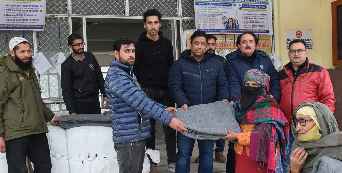 Ramban admin distributes blankets among needy people