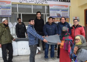 Ramban admin distributes blankets among needy people