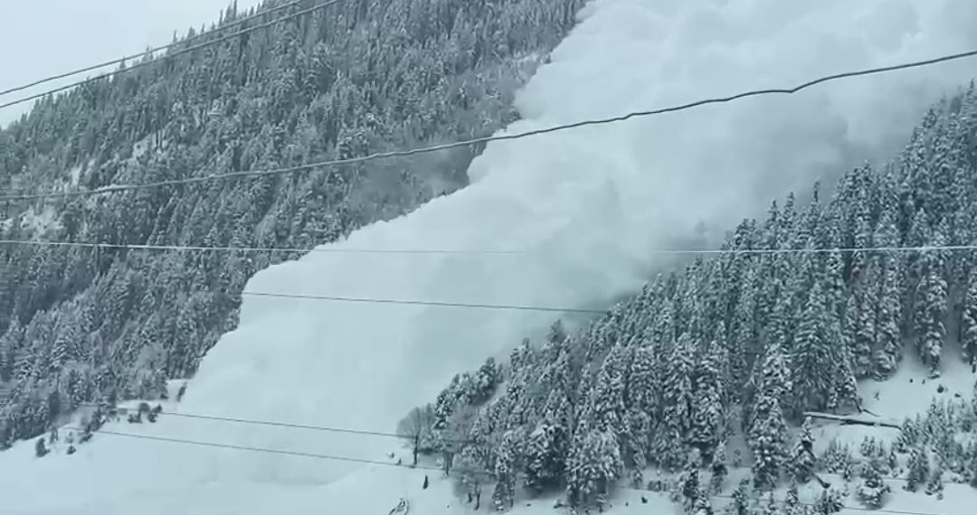 Two Snow Avalanches Occur in Ganderbal, No Damage Reported