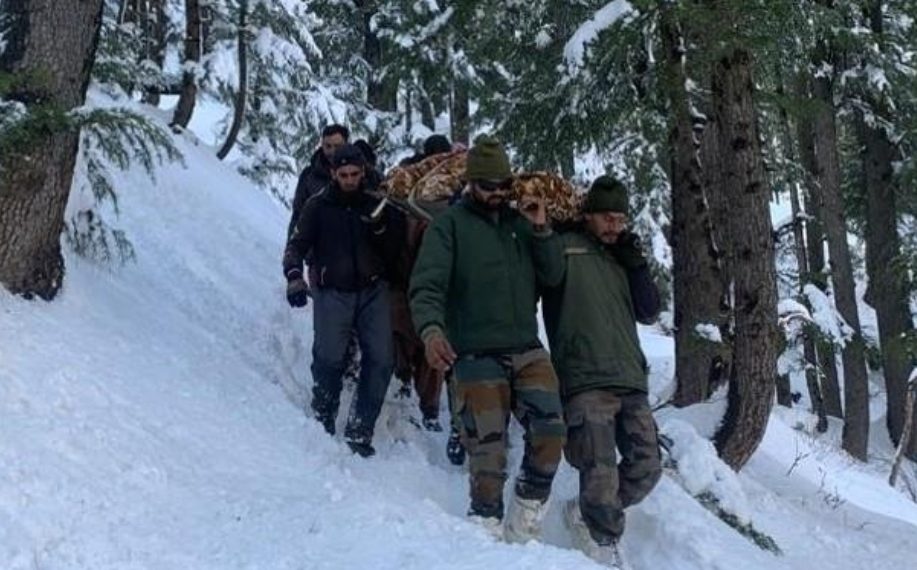 Army rescues pregnant lady, troopers wade through 6 ft high snow in Ramban