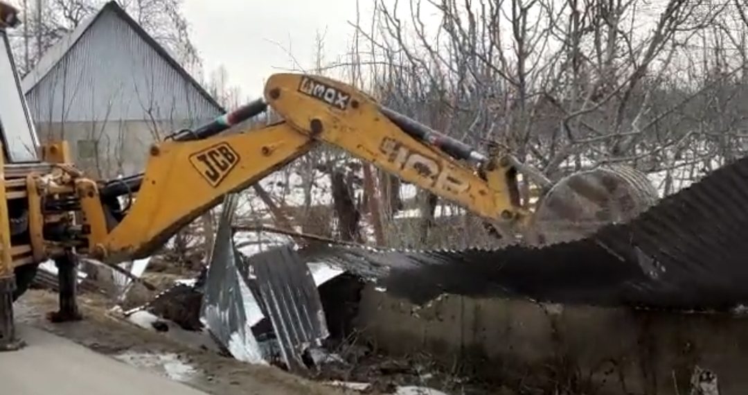 *15 Kanals land illegally occupied by Ex Finance Minister retrieved in Shopian