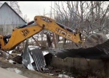 *15 Kanals land illegally occupied by Ex Finance Minister retrieved in Shopian