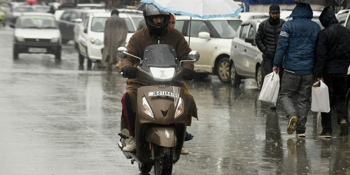 Temperature falls amid rains, snowfall in Kashmir, dry weather forecast from Jan 14